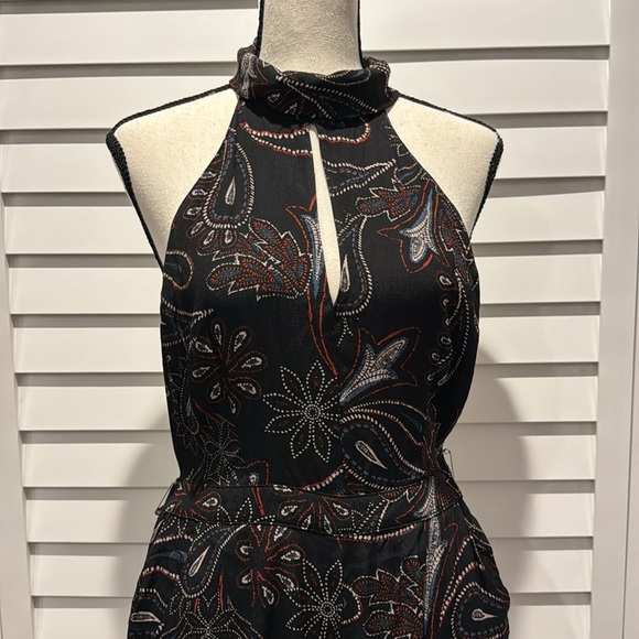 ASTR NWOT Parsley Floral Halter cut out back Jumpsuit, Size S. - Picture 3 of 10